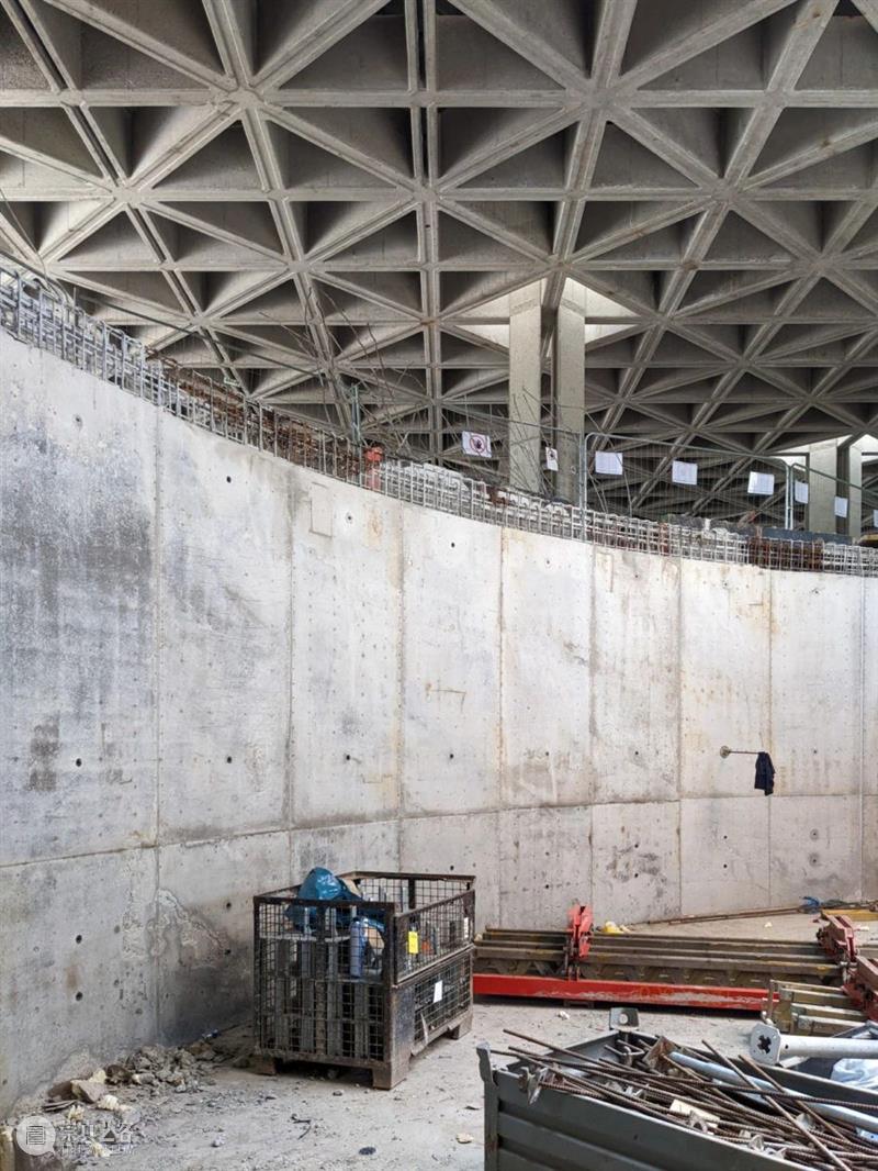比利时现代建筑遗产更新,经典十字 Royale Belge 视频资讯 ADCNews Belge 现代 建筑 遗产 比利时 瓦兰大道 boulevard Souverain 周围 水塘 崇真艺客